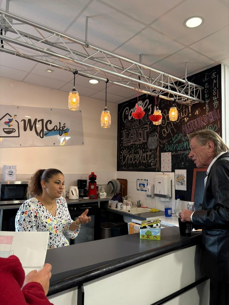 MJC Café : espace convivial autour du comptoir